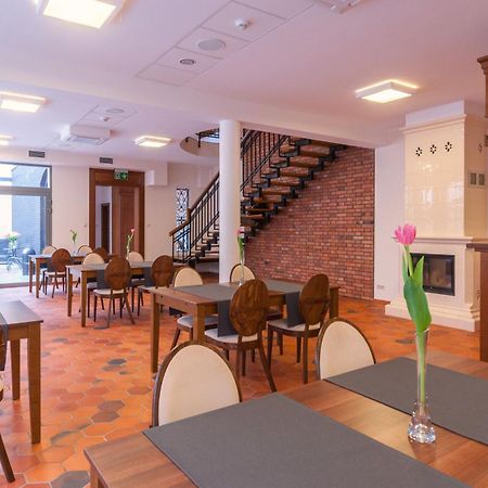 Gosciniec Kasztel U Gostla Hotel Murowana Goslina Bagian luar foto
