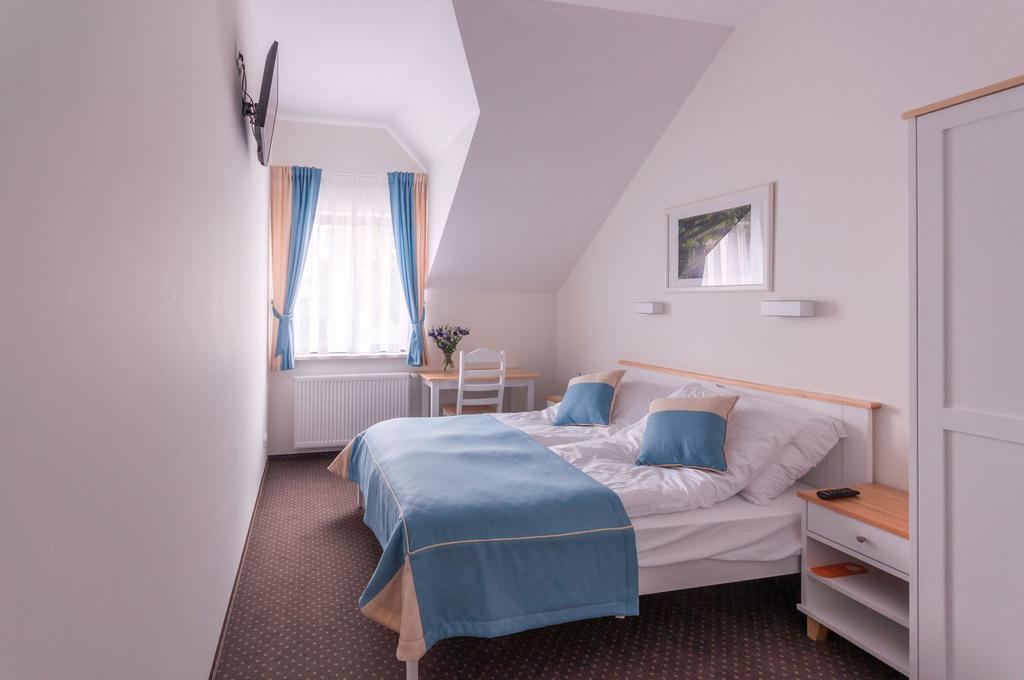 Gosciniec Kasztel U Gostla Hotel Murowana Goslina Ruang foto